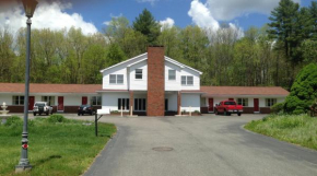 Отель Economy Lodge 682 Main St Sturbridge  Стербридж
